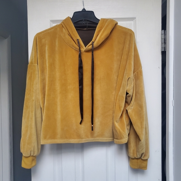 $10 Deals🤝🔖 Gold Crushed velvet Cropped Bomber Pullon drawstring hoodie size M - Picture 2 of 8